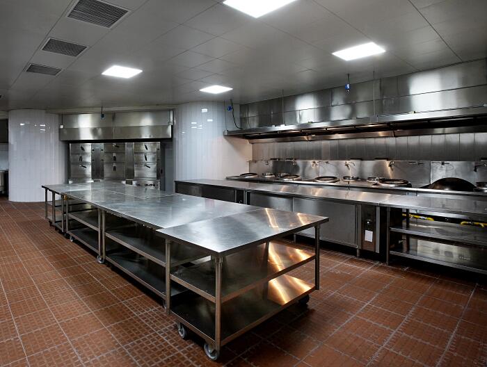 常熟职工食堂厨房应该有的设备？