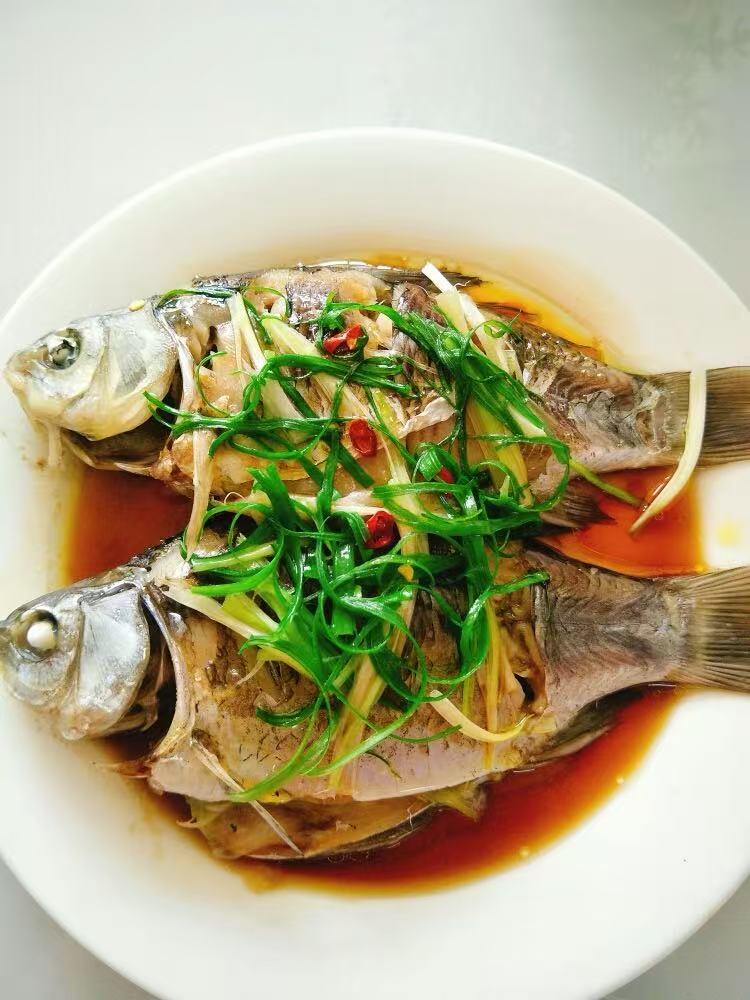 清蒸鲫鱼.jpg